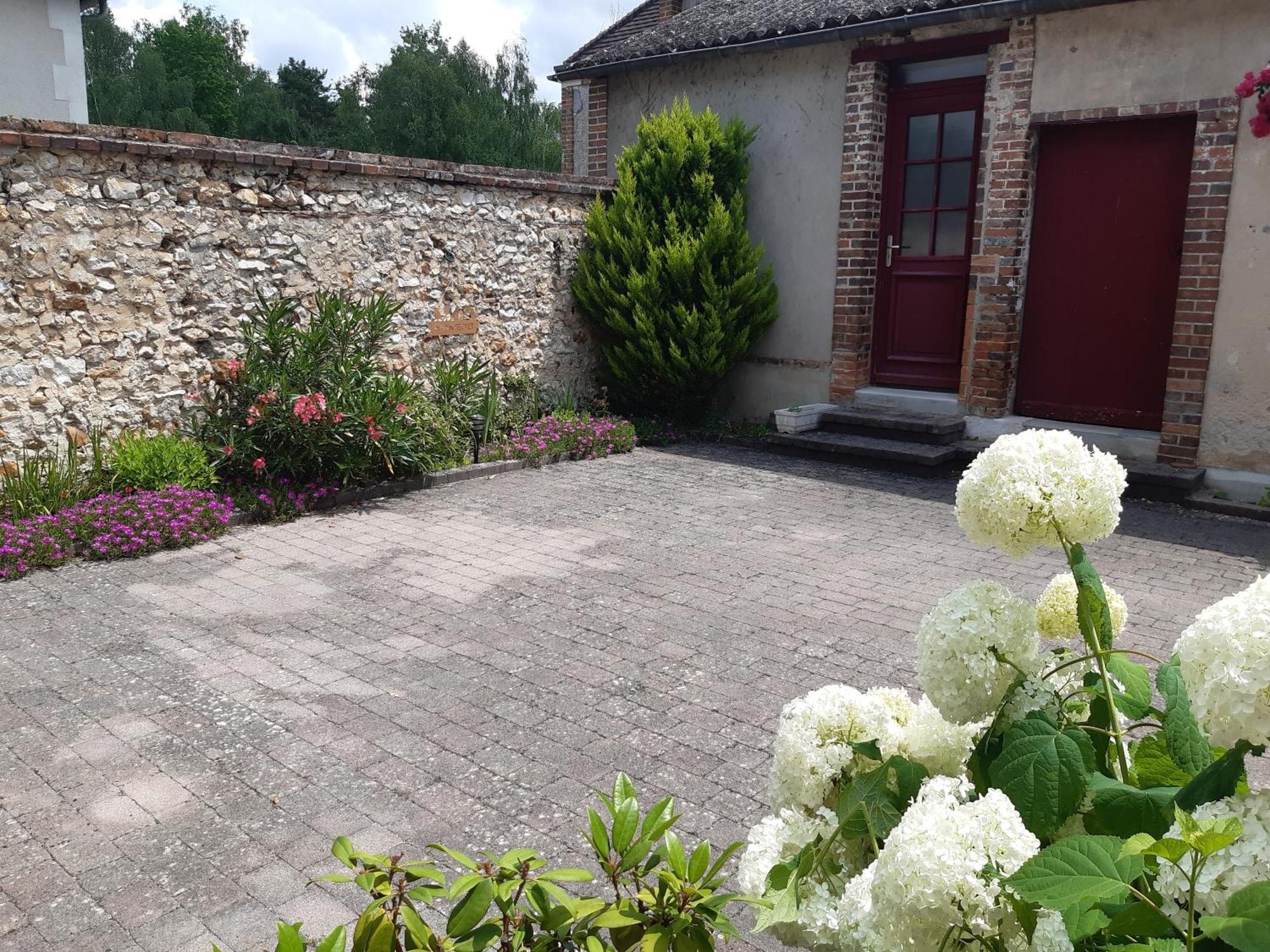 Les Volets Rouges Villa Neuvy-sur-Barangeon Exterior photo